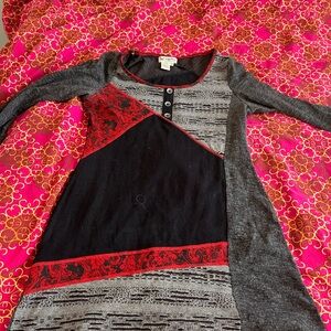 Papillon Blanc Red and Gray Patterned Top